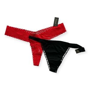 Frederick’s of Hollywood Womens Black and Red Thong Set